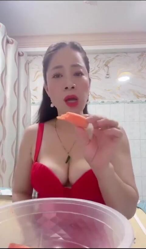 Em nào muốn KB với chị không